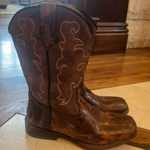 Roper cowboy boots size 5- brown with beige stitching